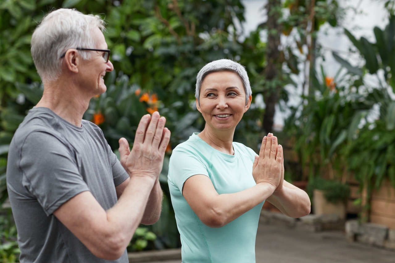 seniors doing tai chi